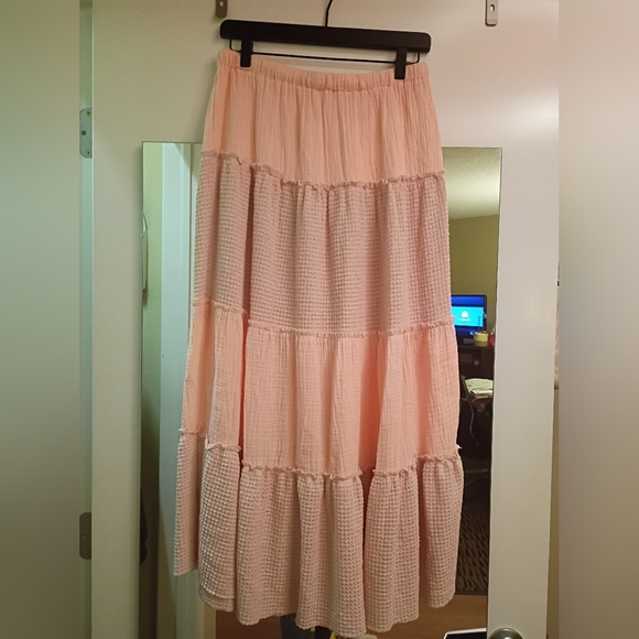 Elegant Black Maxi Skirt with Flowing Design - Picture 6 of 7